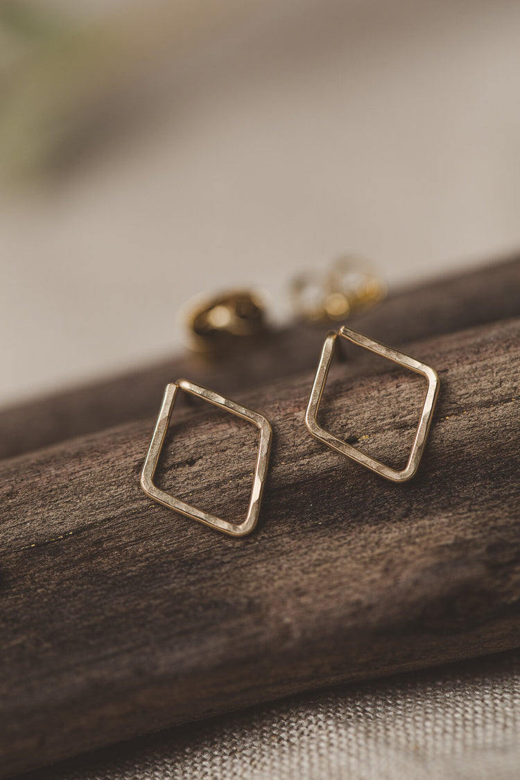 Geena Studs